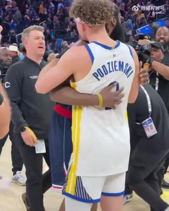 能打破附加賽不勝魔咒嗎？庫里賽后和哈登&小卡紛紛擁抱