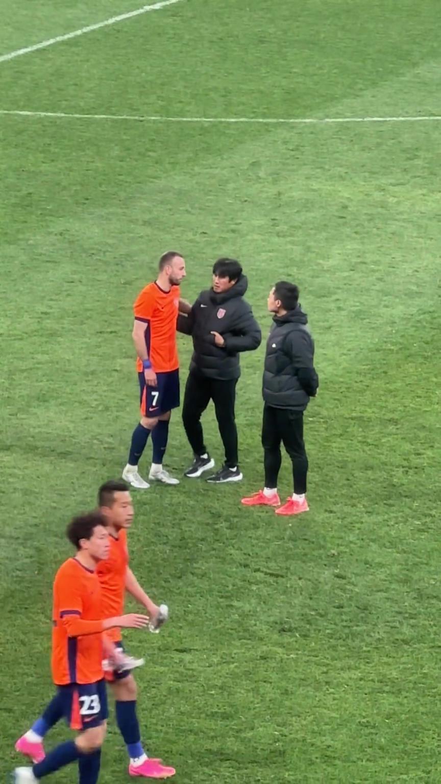 師徒情深!青島中場薩里奇曾是蓉城主帥徐正源在K聯(lián)賽時(shí)的麾下愛將