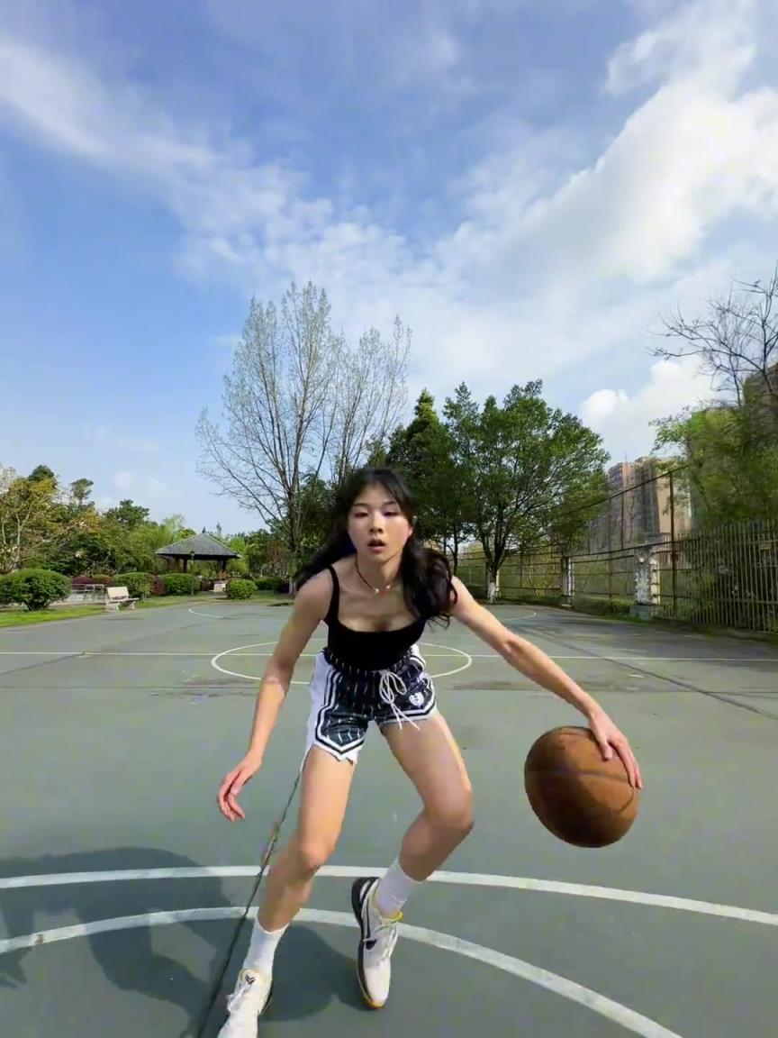 看著有點實力，敢背打我不？